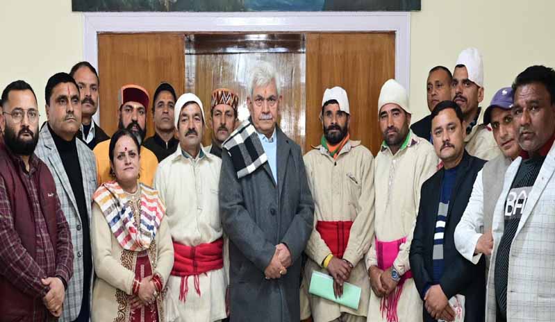 '20-member delegation of Padari Tribe calls on Lt Governor'