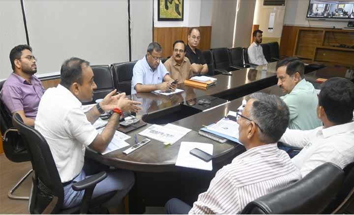 'Div Com reviews status of Water, Electricity and Irrigation Supply in Jammu Division'