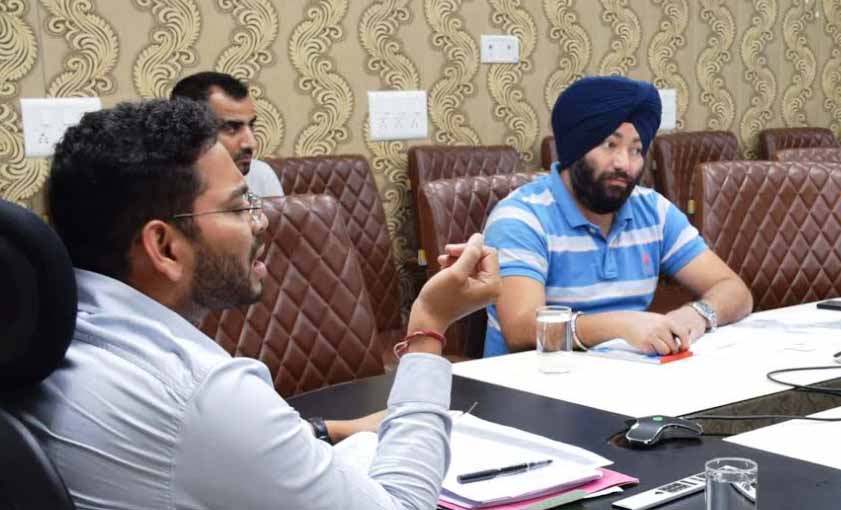 'DC discusses delimitation of municipalities in Jammu District'