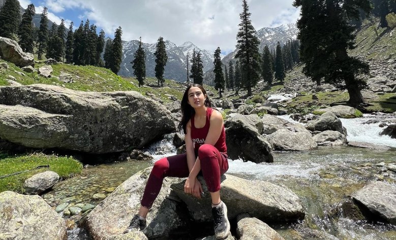 'Sara Ali Khan gives glimpse of her trekking in Kashmir'