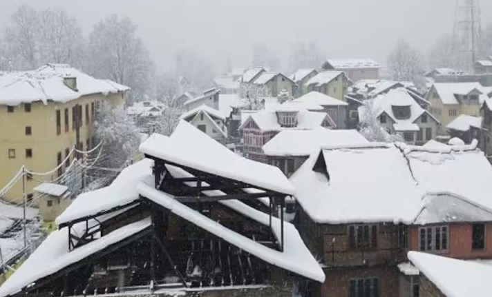 'Fresh snowfall blankets Gurez valley, disrupts normal life'