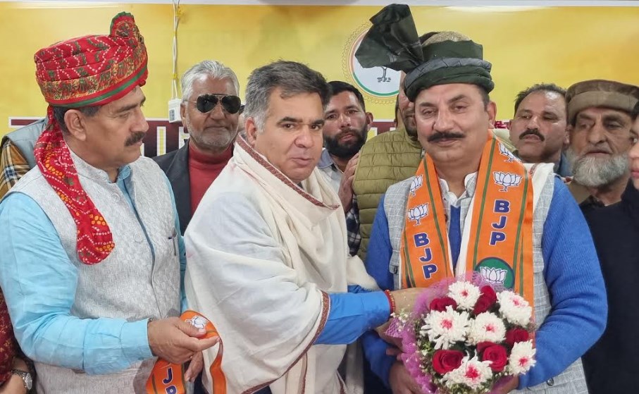 'NC Leader & Former MLC Mohd Rafiq Shah along with Supporters Join BJP'