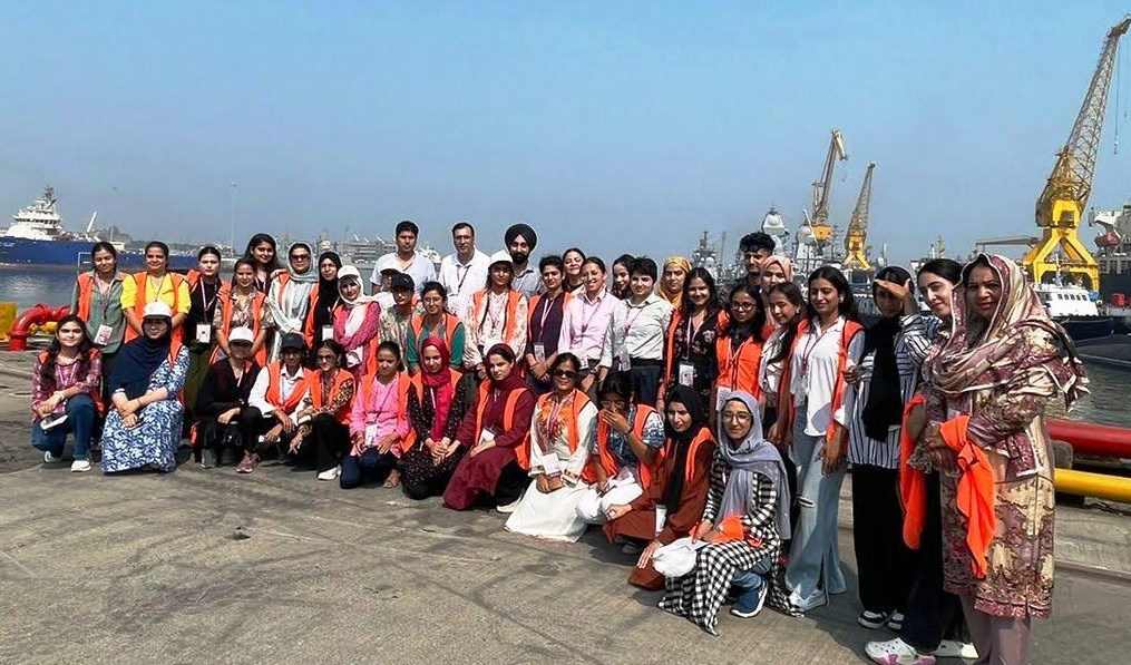 'J&K students visit Mumbai Naval Base, Dockyard; witness maritime wonders'