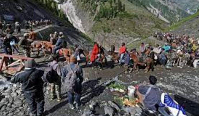 Amarnath Yatra: 01 pilgrim dies after falling 300 feet down