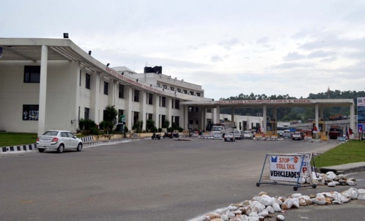 ASI, SPO booked for providing fake entry passes to travellers at Lakhanpur: SSP Kathua