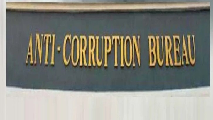 ACB traps and arrests Head Constable Mohd Yousuf of Police Station Qazigund, Anantnag for accepting bribe