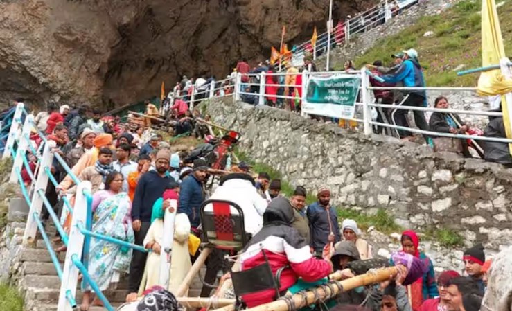 Amarnath Yatra: About 9000 perform darshan at holy cave, total nears 3.5 lakh