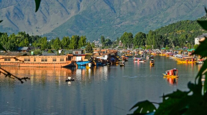  J&K: Mirwaiz Umar Farooq to offer Friday prayers in Srinagar