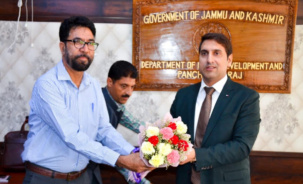 Aijaz Asad assumes charge as Secretary RDD; holds interactive session with staff