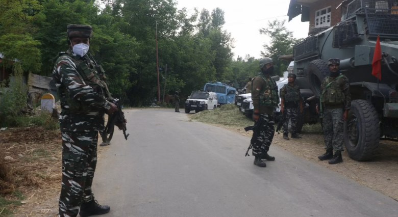 Three militant associates held in Shopian : Police