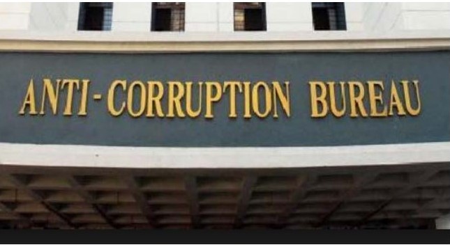 Officer on Special Duty  to Chief Engineer, PWD(R&B), Jammu, Nasir Goni  caught red handed accepting bribe of Rs 70000/- by Anti Corruption Bureau