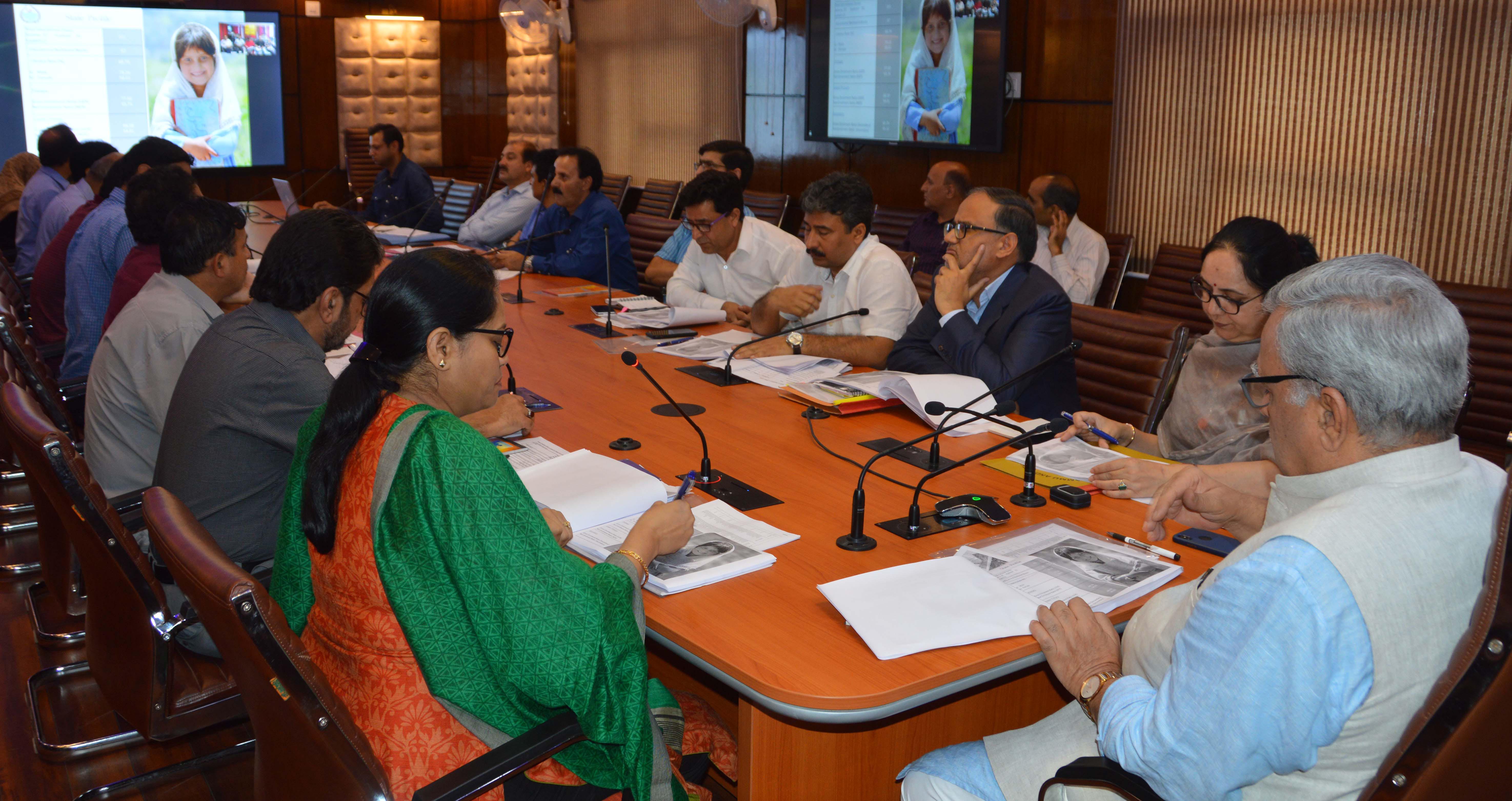 Advisor Khan visits IUST, interacts with students, faculty