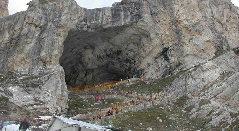 Sales outlets of H&HD, JKRLM SHGs en-route Holy Cave witnessing huge sales in view of ongoing SANJY