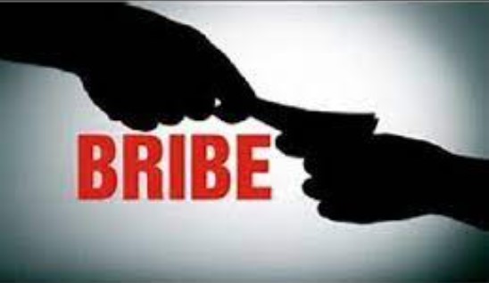 Traffic cop arrested while taking Rs 9,000 Bribe in Jammu and Kashmir