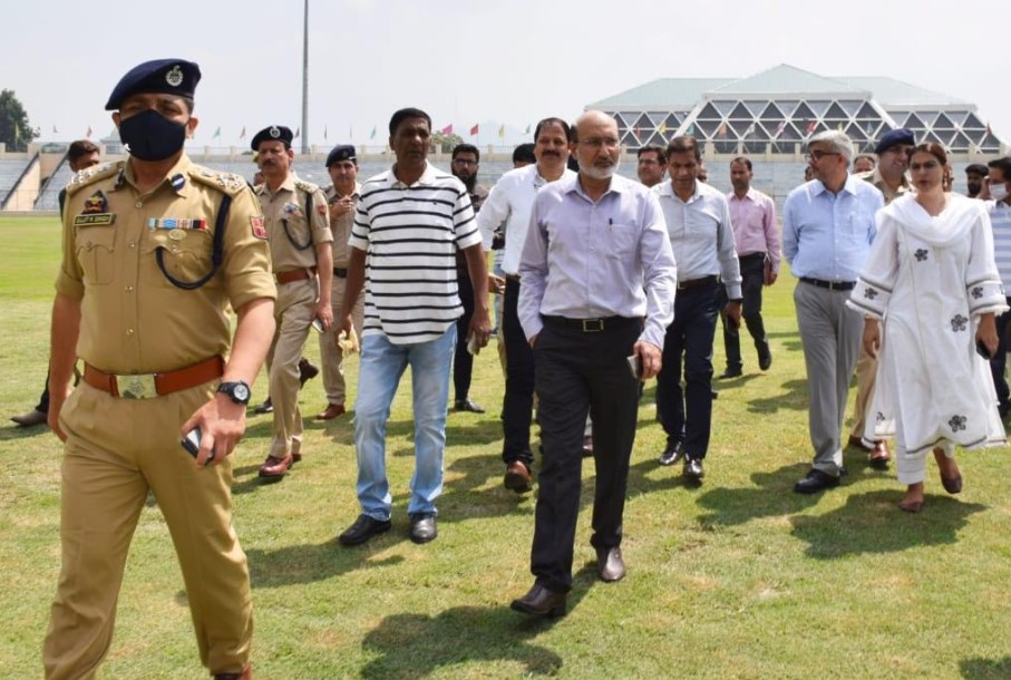 DIG Central, Addl. Comm’r Kashmir review Independence Day, 2022 arrangements at Bakhshi Stadium