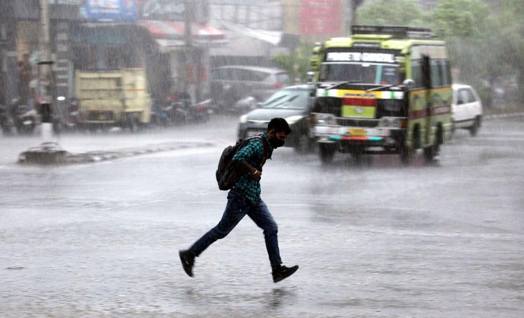 MeT Forecasts More Light To Moderate Rains In J&K In 24-36 Hours