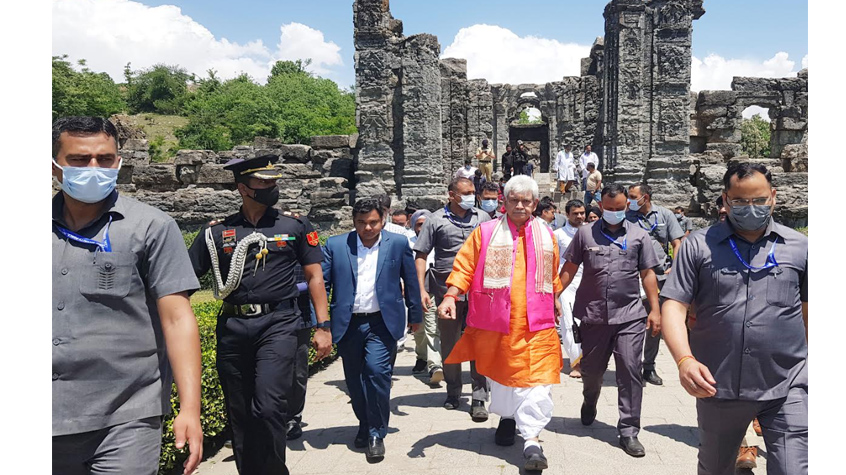 Lt Governor participates in auspicious Navgrah Ashtamangalam Pooja at the ancient Martand Sun Temple in Mattan