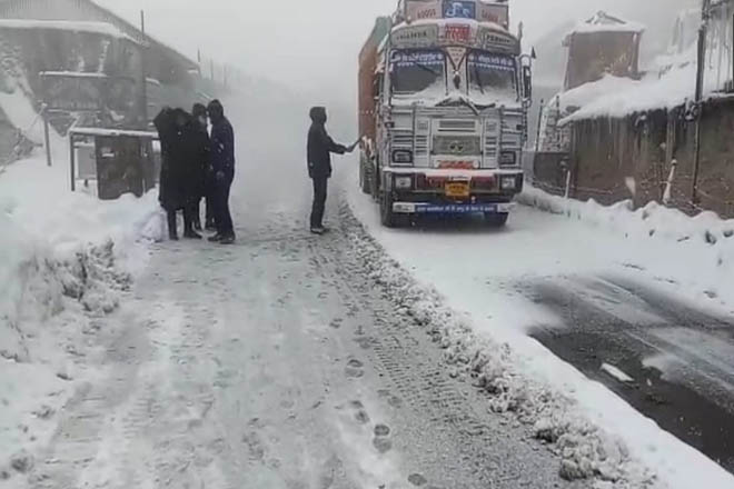 Chilly conditions in J&K; -11°C in Gulmarg, Srinagar records -3.2°C