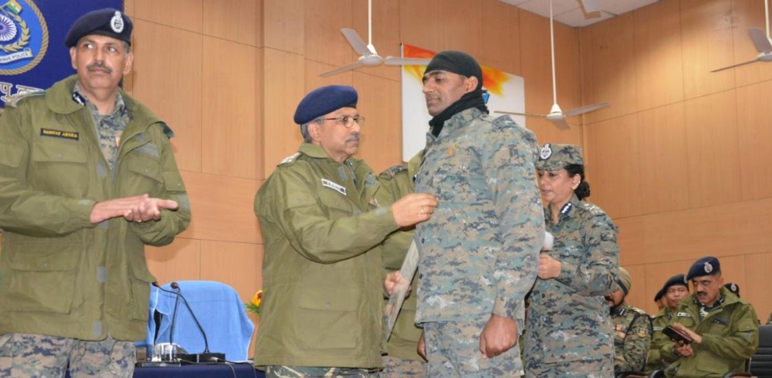 DG CRPF FELICITATED OFFICERs/JAWANs FOR THEIR GALLANT ACTION AT BAN TOLL PLAZA, NAGROTA