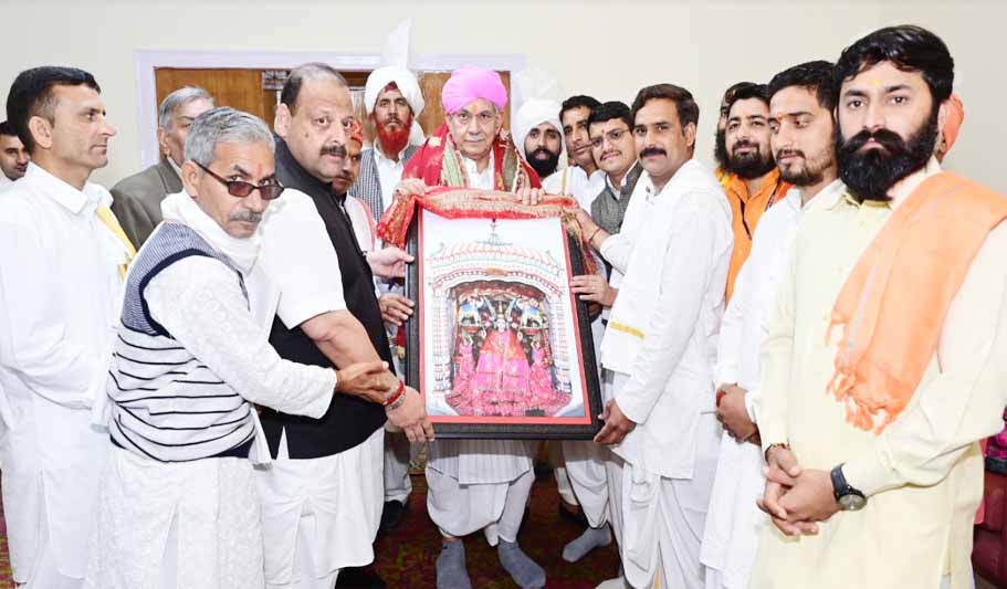 Lt Governor presents ‘Mata ki Chunni’ for Shri Mata Vaishno Devi Ji Pracheen Marg procession