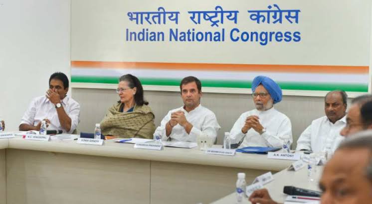 Rahul Gandhi firm on decision to resign, Congress leaders reject his resignation