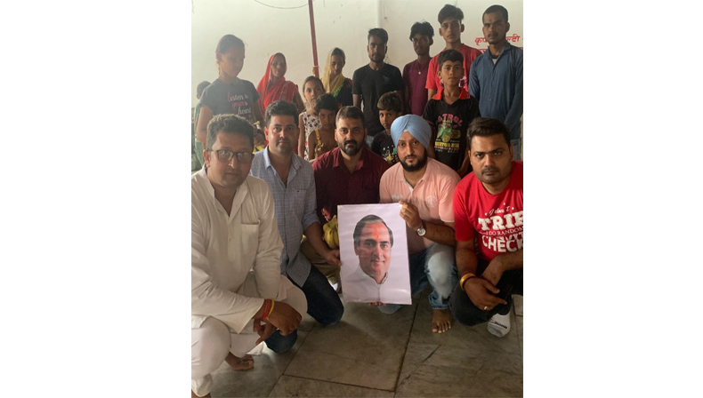 J&K Pradesh Youth Congress  pays tribute to former PM Rajiv Gandhi on his 77th birth anniversary
