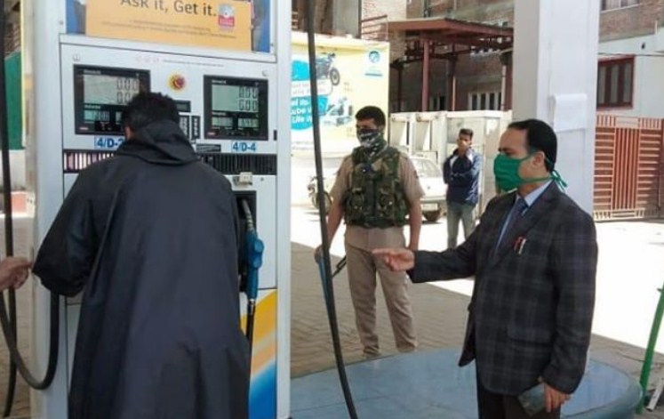 Petrol pump, 15 shops sealed for violation of lockdown in Baramulla