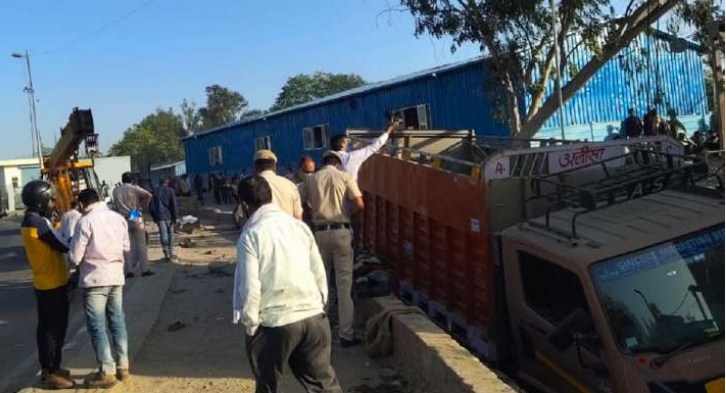 Delhi: 2 killed, 2 injured as speeding truck runs over footpath in Kashmere Gate area