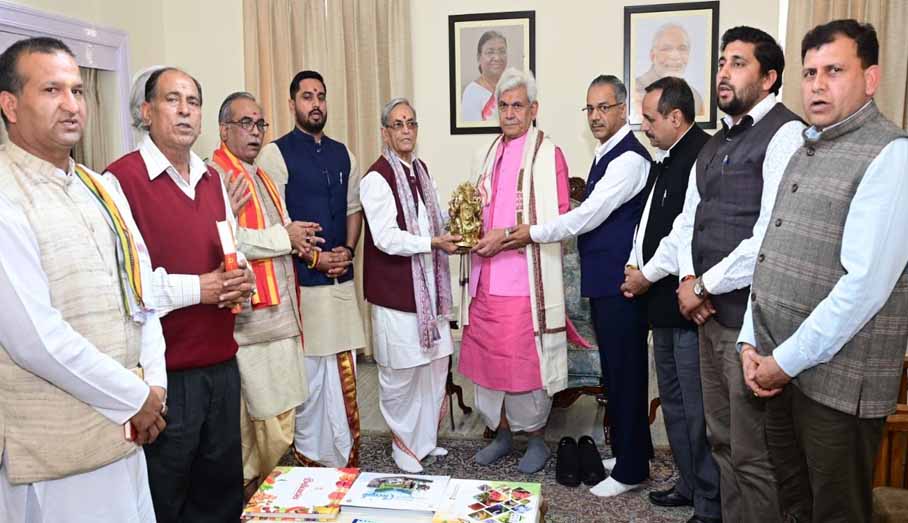 Delegation of Jammu Kashmir Shree Kashi Vidvat Parishad, Jammu meets Lt Governor