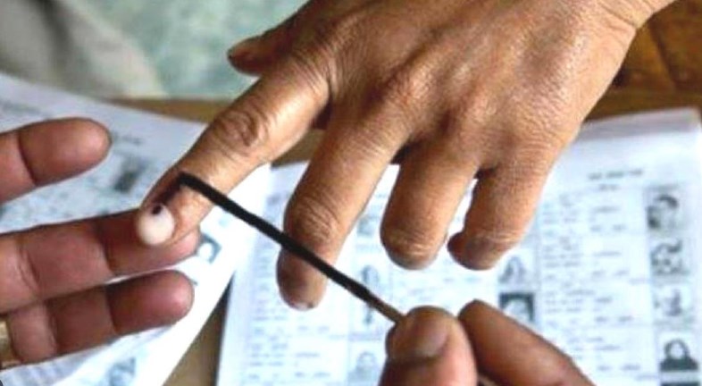 Principal Secretary SED visits Udhampur, reviews functioning of education sector
