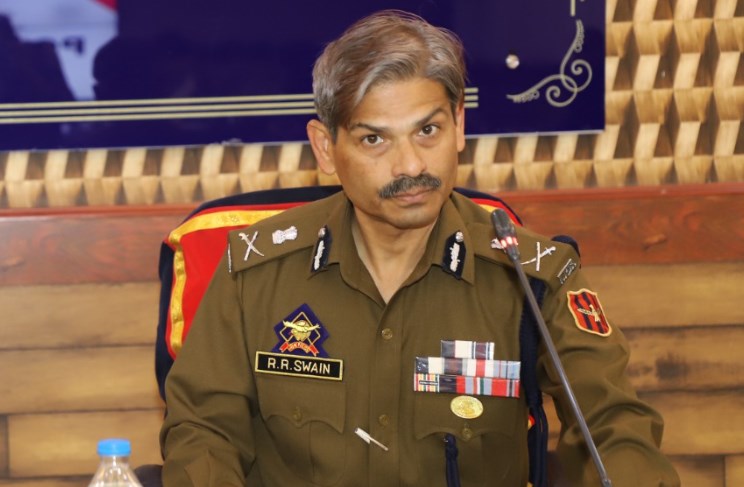 DGP  R R Swain rewards teams with Rs one lakh for outstanding work of terror front