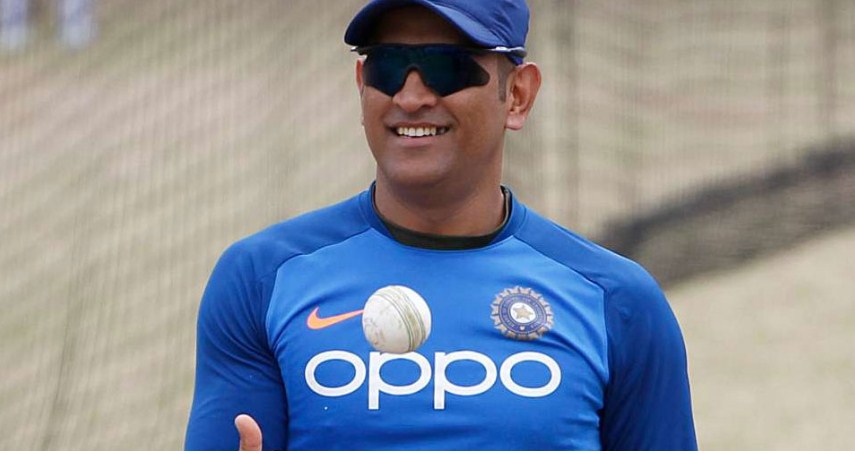 MS Dhoni returns to Ranchi after Army duty, clicks selfies with fans at airport