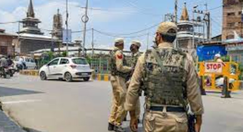 J&K: 6 cops injured in clashes