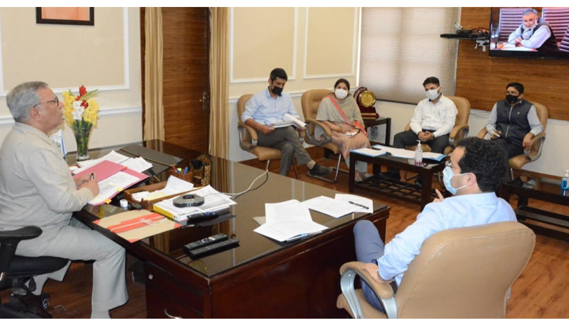 Advisor Khan discusses policy for Fair Price Shops allotment, regulation in J&K