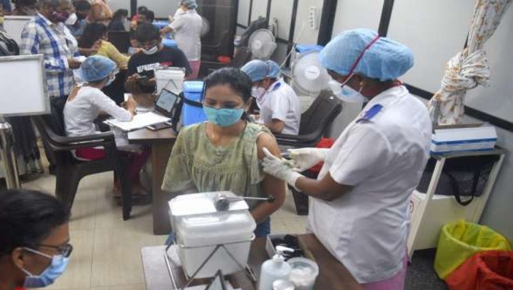 India reports 43,071 new COVID cases, over 52,000 recoveries in 24 hours, 35 cr vaccinated