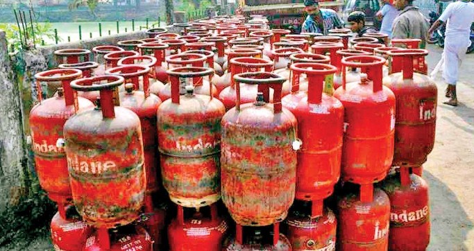 LPG price hiked by Rs 25, costs Rs 834/cylinder in Delhi, Check rates in your city