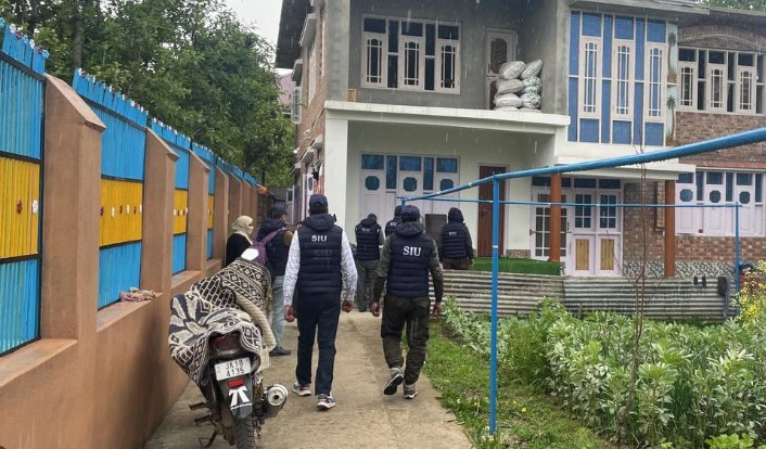 Police conduct search at terrorist’s house in J&K’s Kulgam