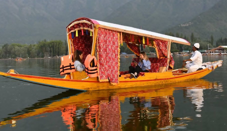 G20 delegates enjoy Shikara boat ride in J-K's Srinagar