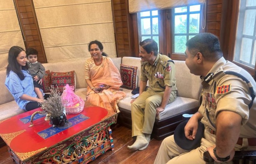 J-K Police chief visits fallen officer’s home, hails his ‘unique blend of courage, compassion’