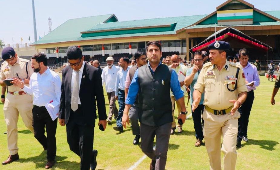 DC Srinagar visits Bakshi Stadium to oversee arrangements for the Independence Day celebrations