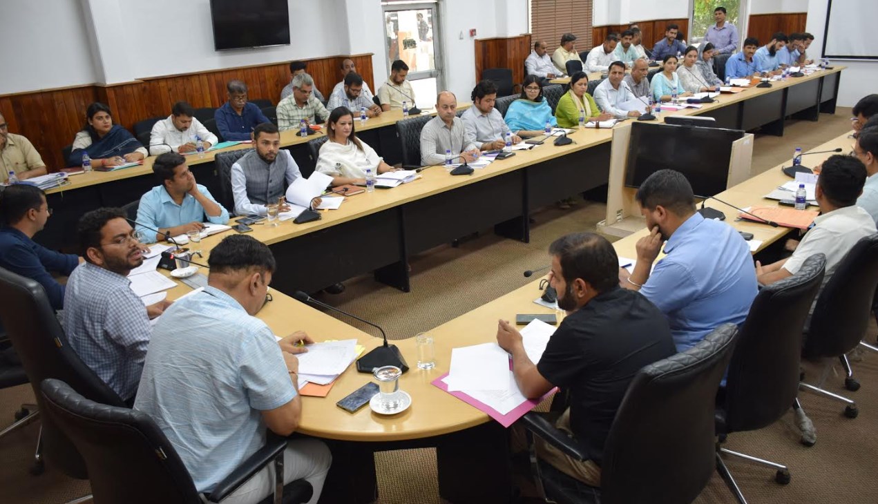 DM Jammu reviews functioning of Revenue Department