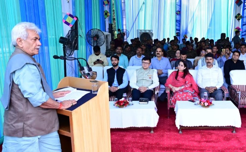 Raj Bhawan hosts people of Gujarati & Maharashtrian origins living in J&K