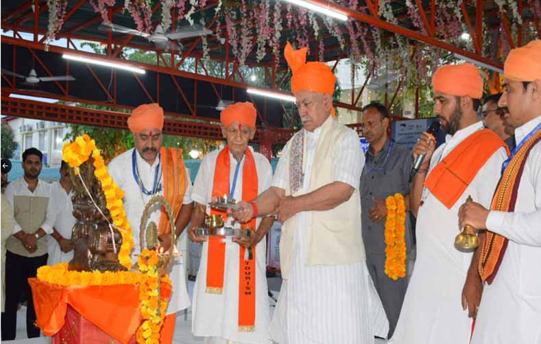 J-K LG Manoj Sinha flags off first batch of Amarnath Yatra