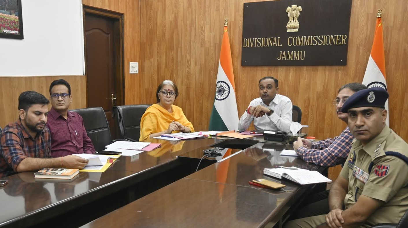CS enquires about health of Katra bound accident victims at GMC Jmu