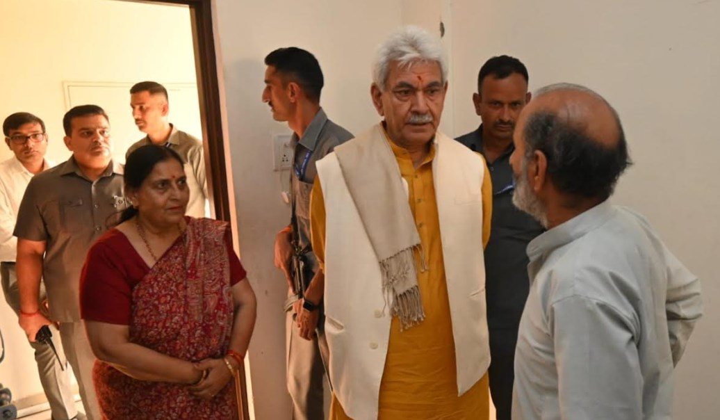 Lt Governor makes surprise check of Shelter Home for Urban Homeless at Jammu