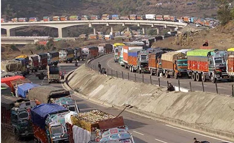 Traffic resumes on Jammu-Srinagar highway after being suspended for two days