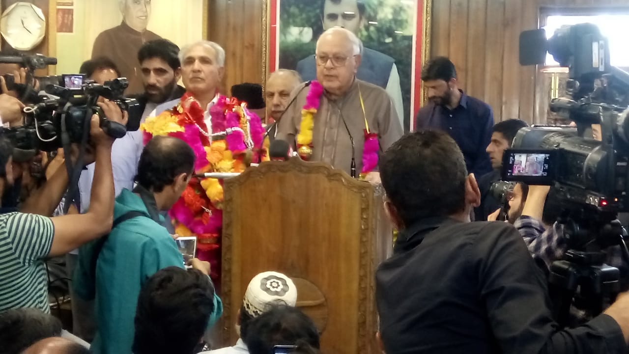 Former PDP Leader and MLA Pulwama joins NC in presence of Farooq Abdullah 