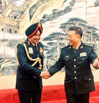 Northern Army Commander discusses measures to promote peace with Chinese Army 