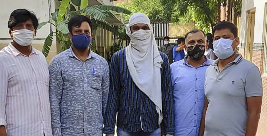 ISIS-linked couple planning suicide attack arrested in Delhi's Okhla