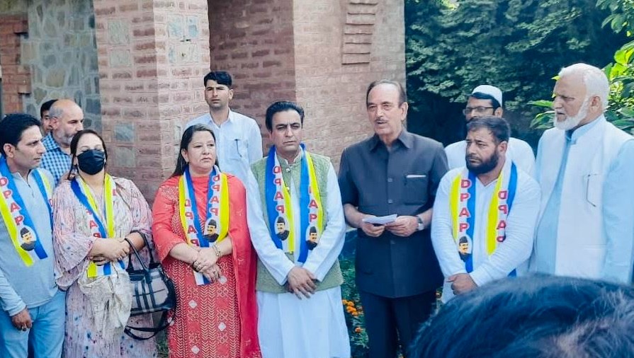 7 SMC Corporators from Congress merge with DPAP in Srinagar 